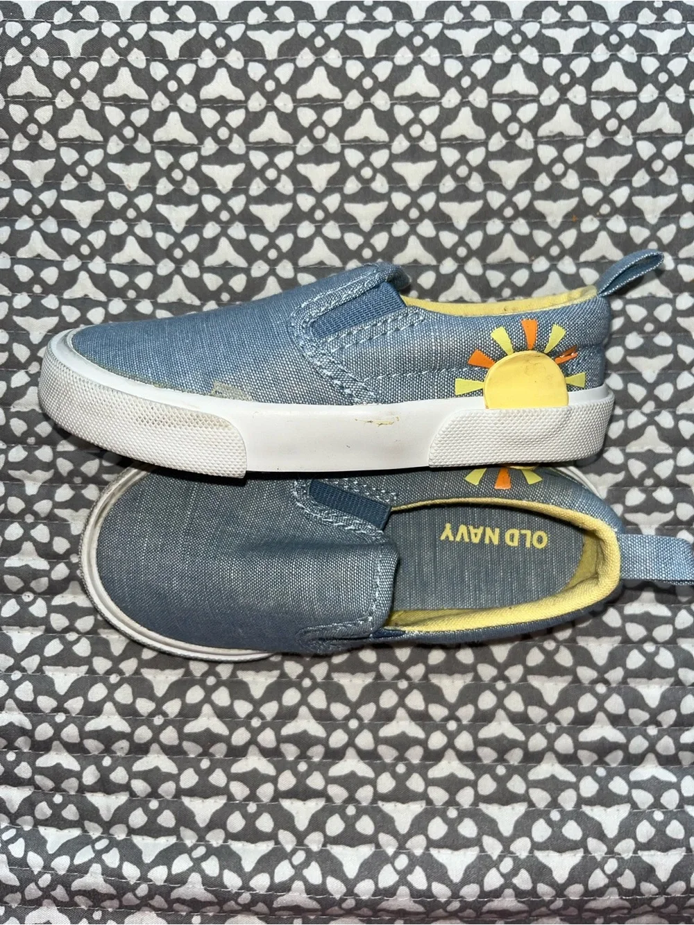 Old Navy Toddler Shoes - Size 6